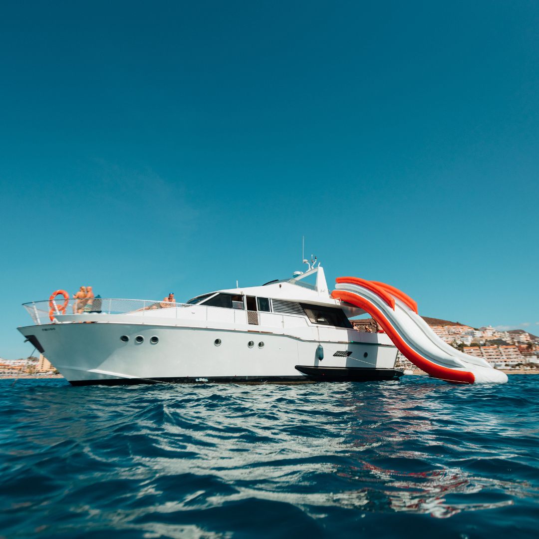 rejs jachtem ze zjeżdżalnią