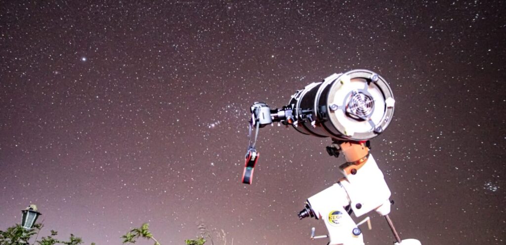 Teneryfa atrakcje - obserwacja gwiazd przez profesjonalny teleskop