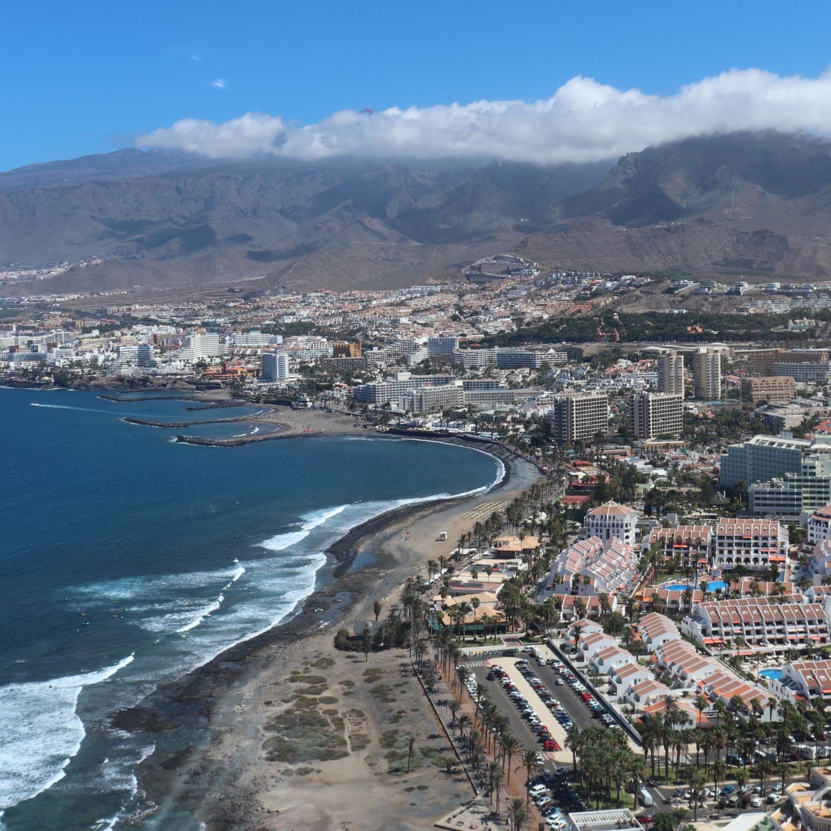 wybrzeże costa adeje na teneryfie widok z góry