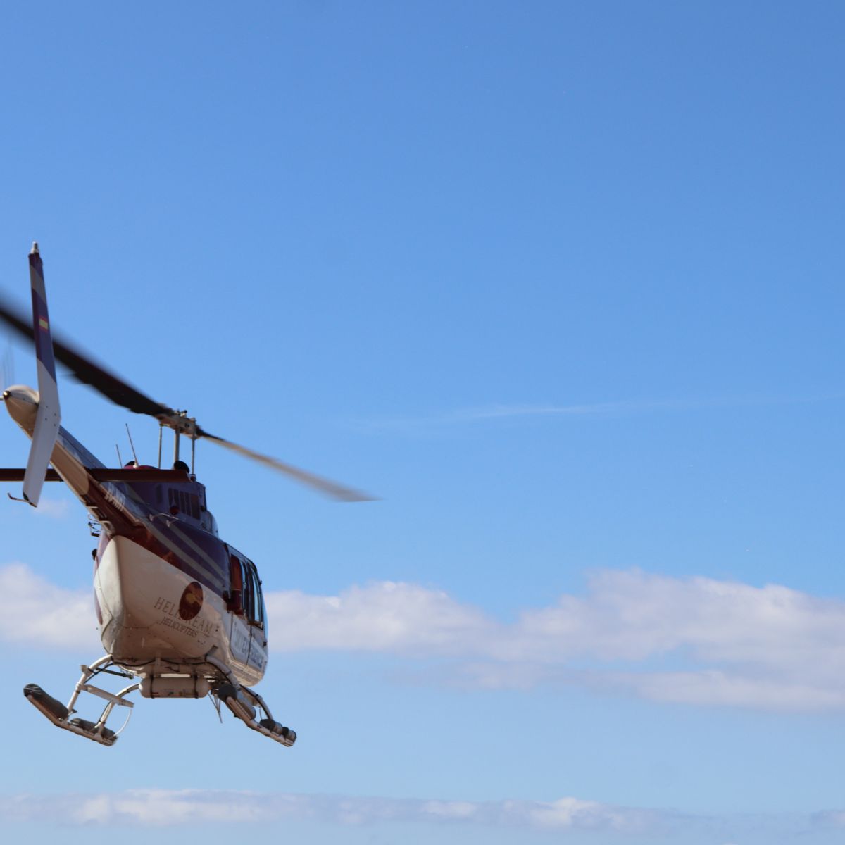 lot helikopterem na teneryfie helikopter w górze