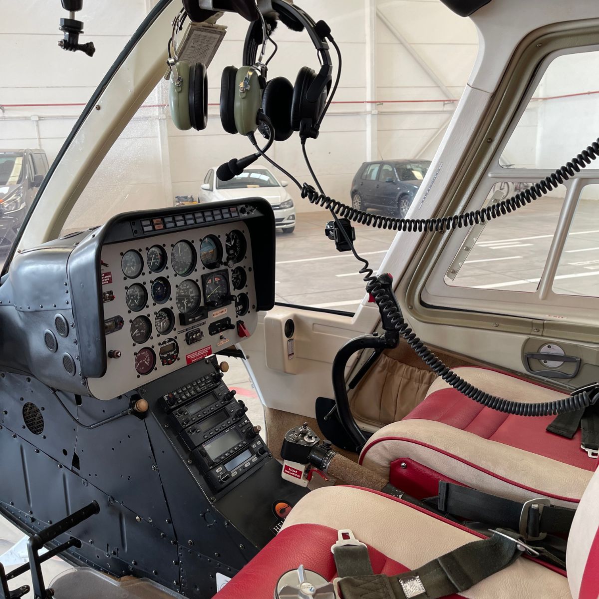 wnętrze helikoptera