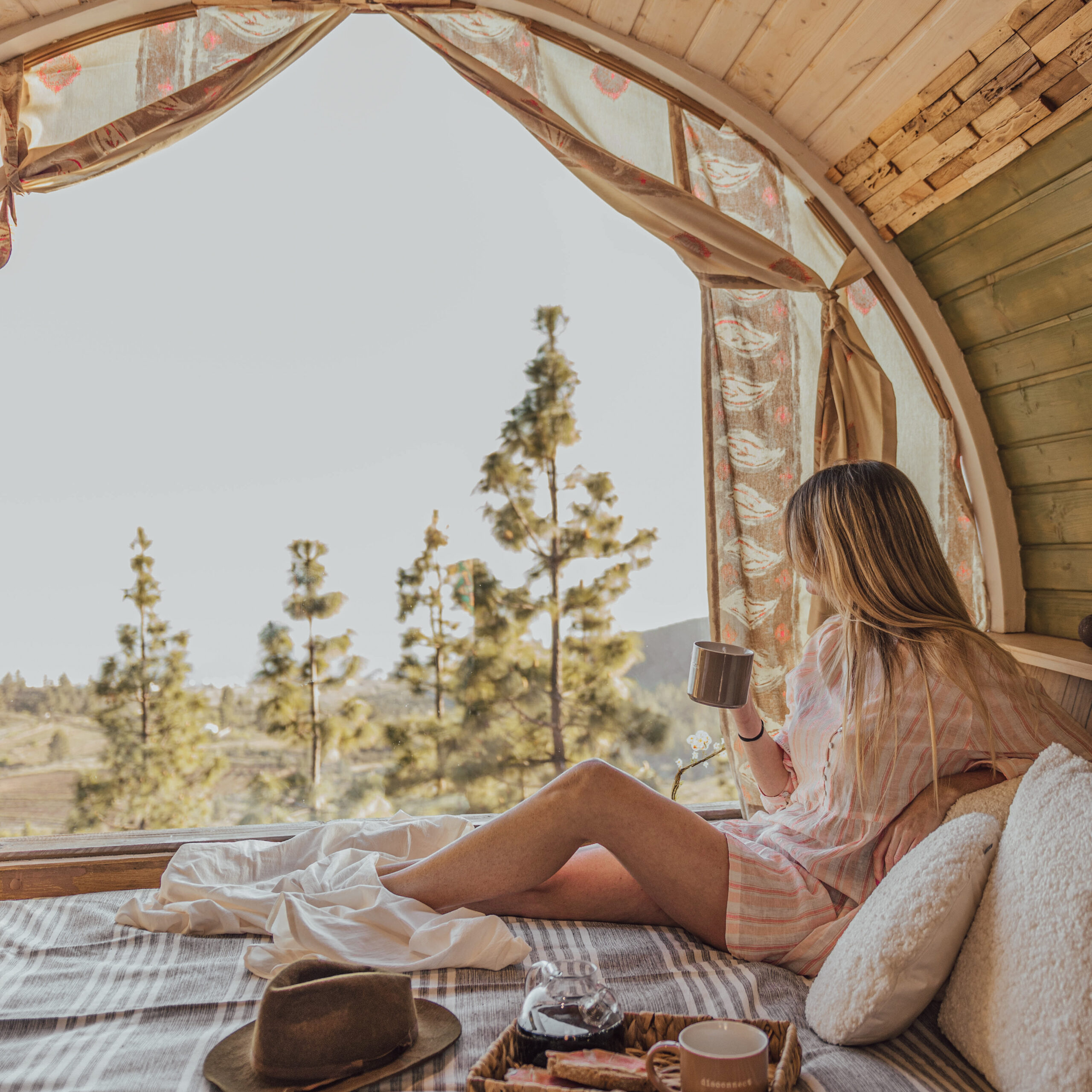 Drewniana beczka przerobiona na apartament z widokiem na ocean na Teneryfie